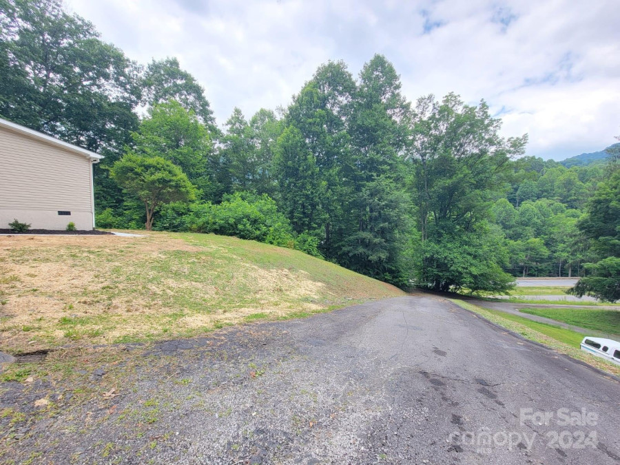 68 Red Red Ln Sylva, NC 28779