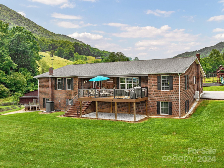 4198 Pigeon Rd Waynesville, NC 28786