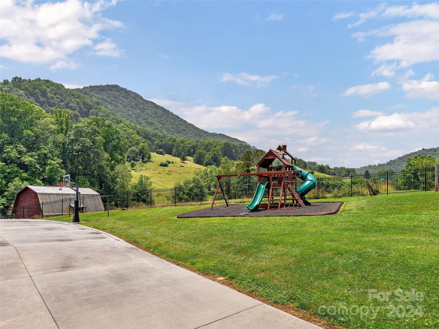 4198 Pigeon Rd Waynesville, NC 28786