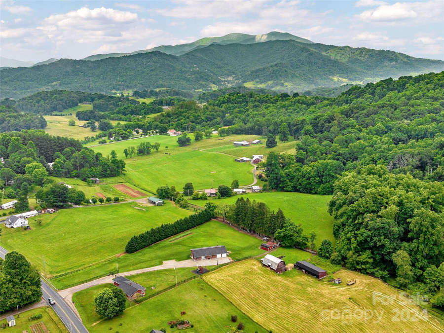 4198 Pigeon Rd Waynesville, NC 28786