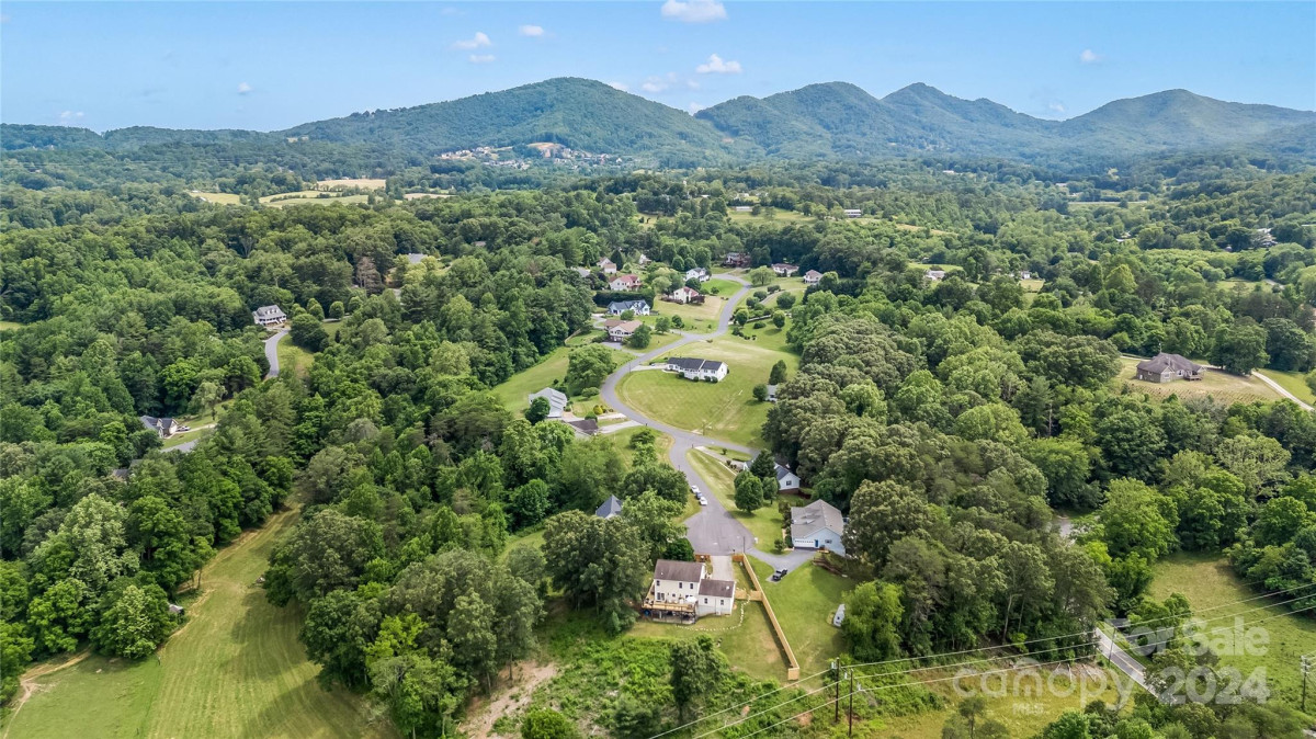 115 Knollway Ct Asheville, NC 28806