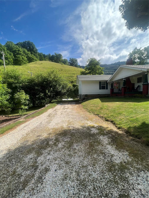 359 Fork Mountain Rd Bakersville, NC 28705