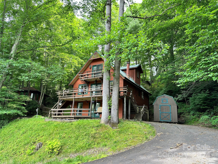 330 Riddle Cove Rd Maggie Valley, NC 28751