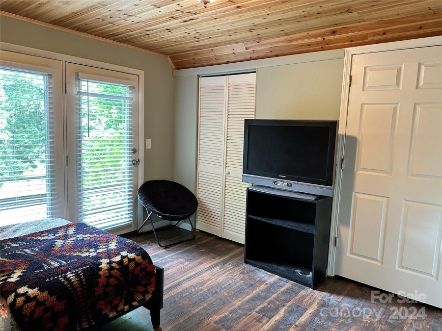 330 Riddle Cove Rd Maggie Valley, NC 28751