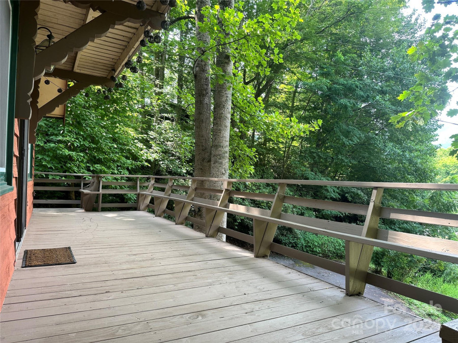 330 Riddle Cove Rd Maggie Valley, NC 28751