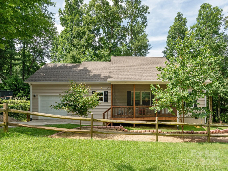 138 Lone Eagle Ln Hendersonville, NC 28739