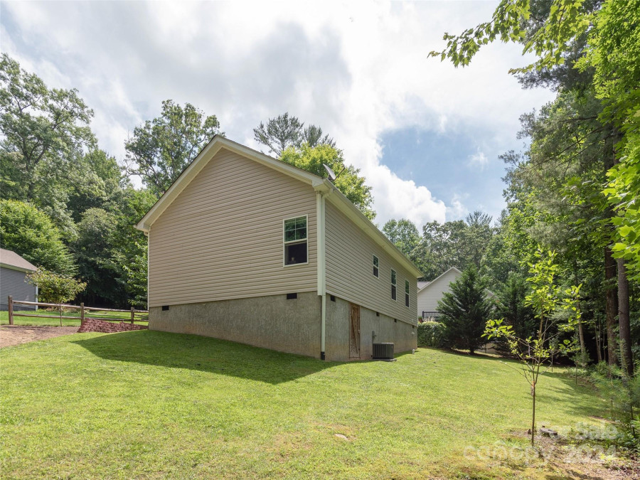 138 Lone Eagle Ln Hendersonville, NC 28739