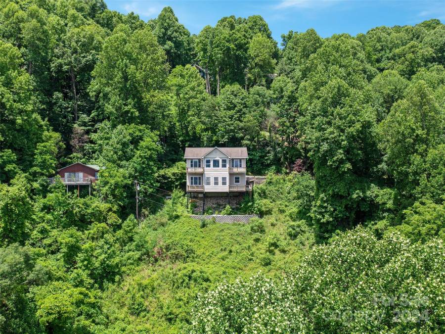 162 Alpine Dr Little Switzerland, NC 28749