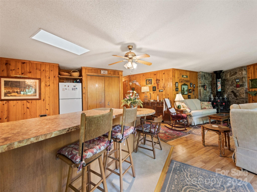 1004 Old Country Rd Waynesville, NC 28786