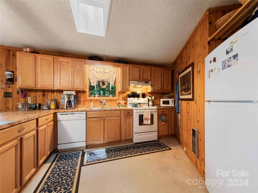 1004 Old Country Rd Waynesville, NC 28786