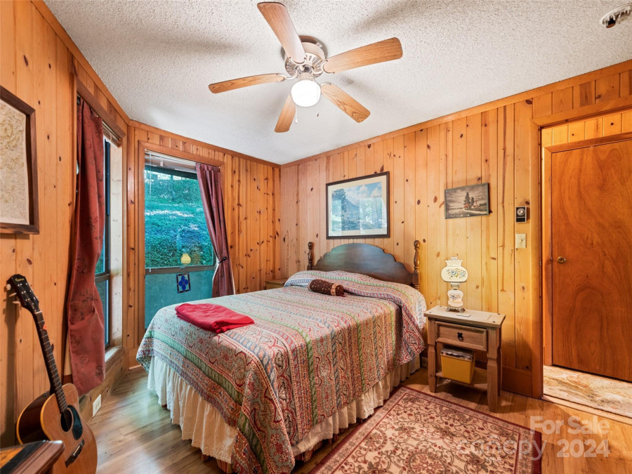 1004 Old Country Rd Waynesville, NC 28786