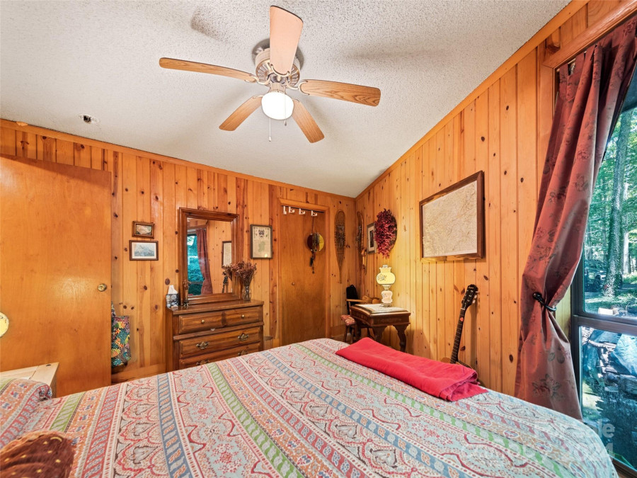 1004 Old Country Rd Waynesville, NC 28786