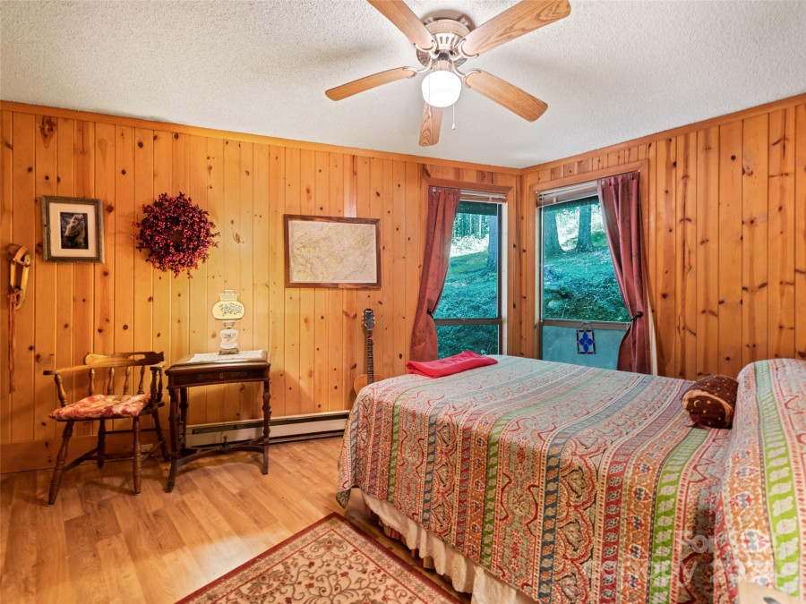 1004 Old Country Rd Waynesville, NC 28786