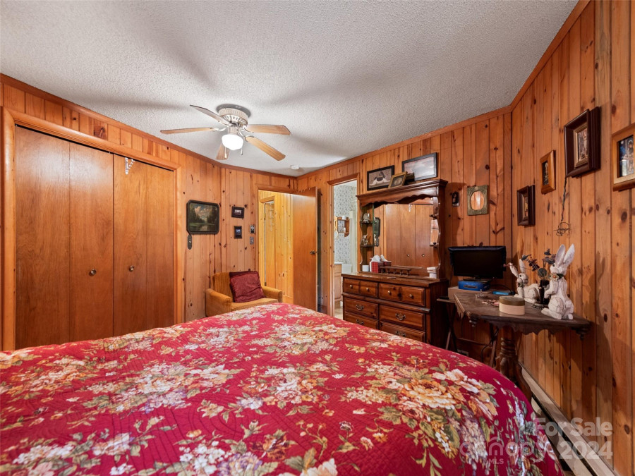 1004 Old Country Rd Waynesville, NC 28786