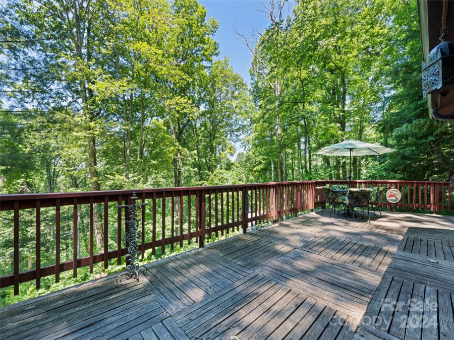 1004 Old Country Rd Waynesville, NC 28786