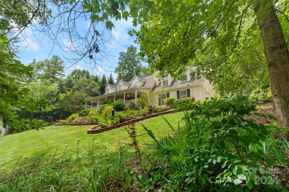 21 Farm Valley Ct Weaverville, NC 28787