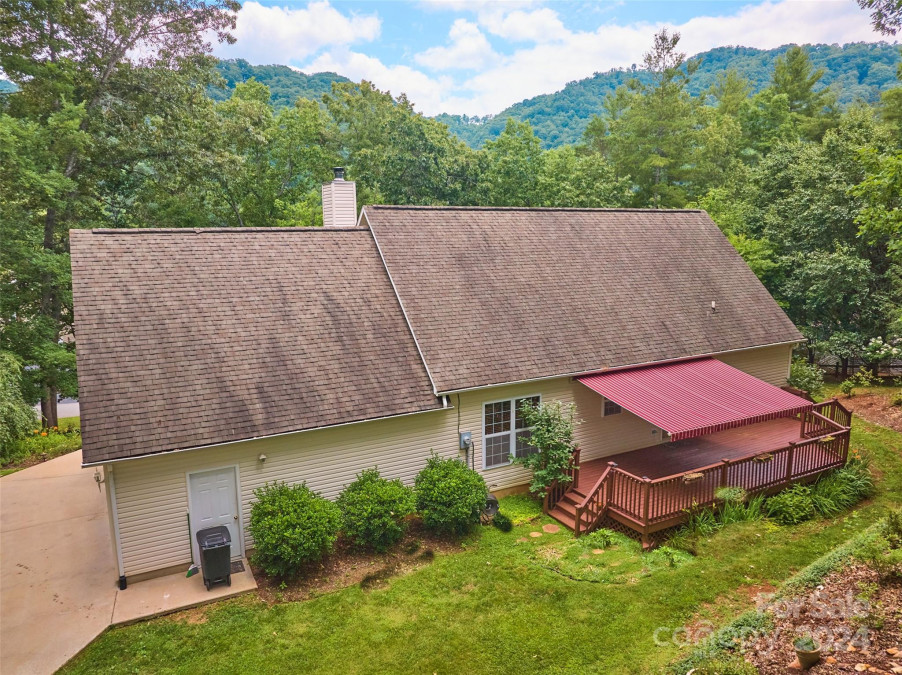 21 Farm Valley Ct Weaverville, NC 28787