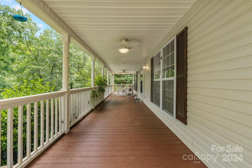 21 Farm Valley Ct Weaverville, NC 28787