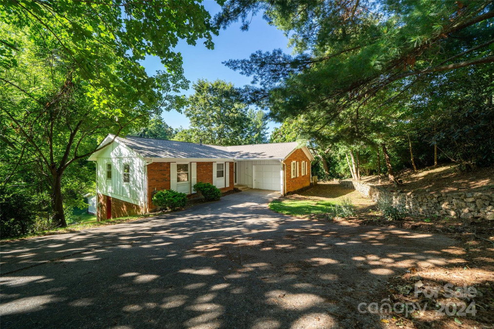 32 Brookcliff Dr Asheville, NC 28804