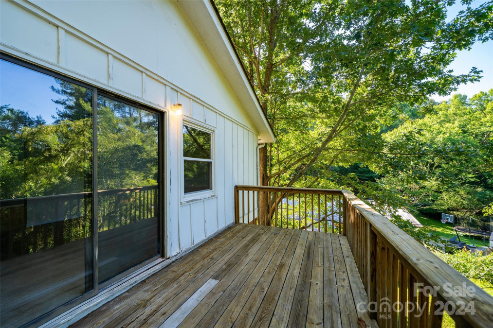 32 Brookcliff Dr Asheville, NC 28804