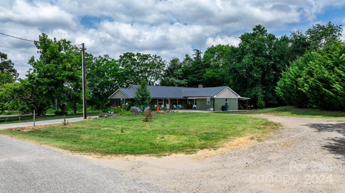 390 Mayberry Rd Hiddenite, NC 28636