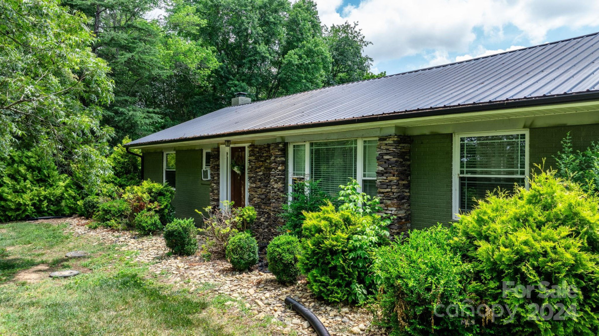 390 Mayberry Rd Hiddenite, NC 28636