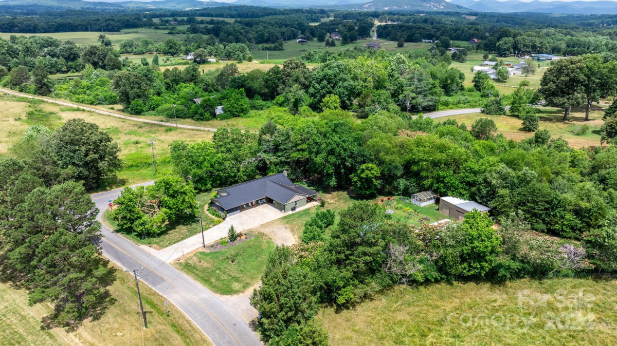 390 Mayberry Rd Hiddenite, NC 28636