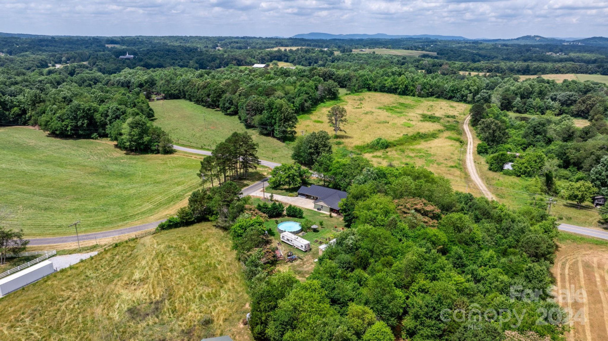 390 Mayberry Rd Hiddenite, NC 28636