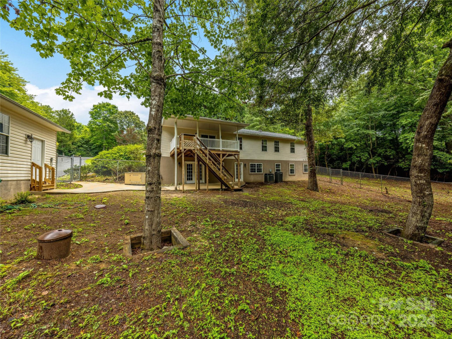 4 Leibestraum Dr Horse Shoe, NC 28742