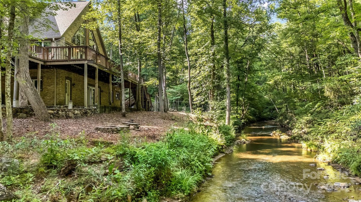 937 Ostin Creek Trl Mill Spring, NC 28756