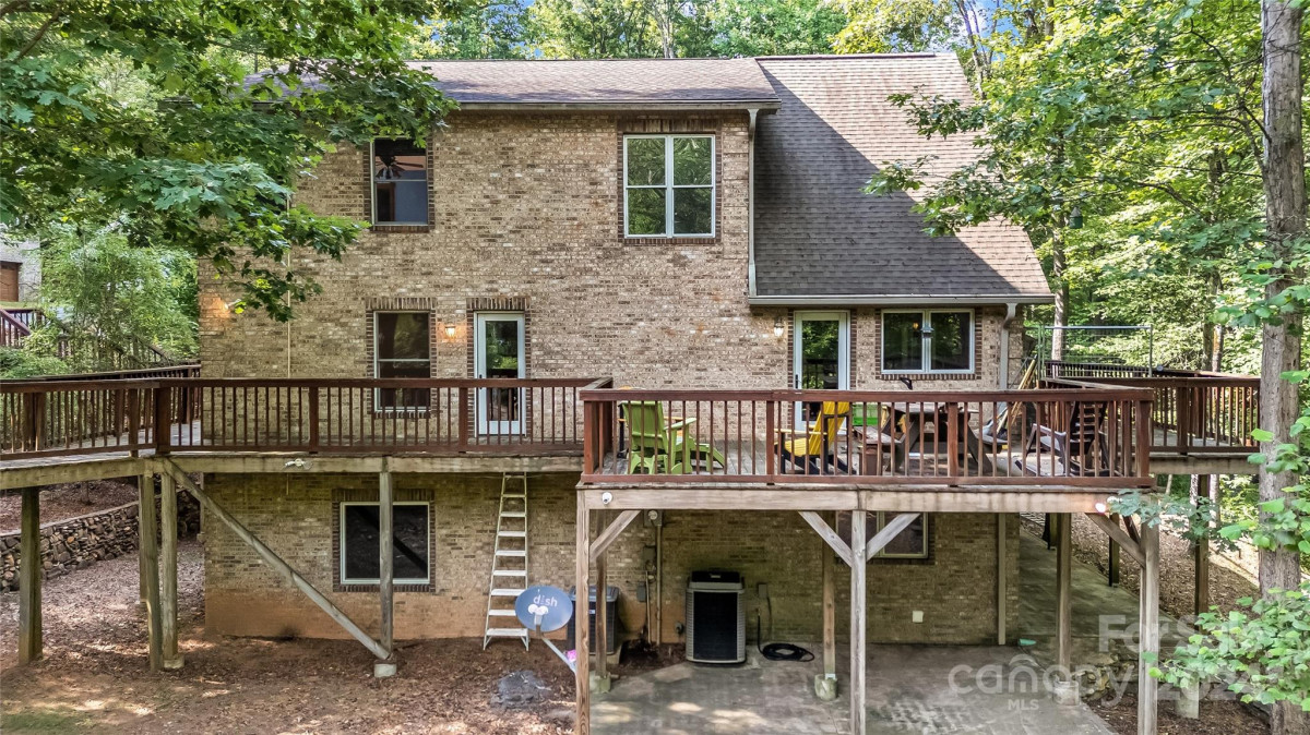 937 Ostin Creek Trl Mill Spring, NC 28756