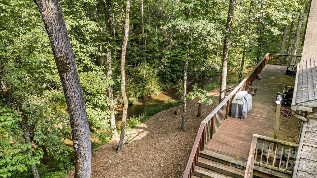 937 Ostin Creek Trl Mill Spring, NC 28756