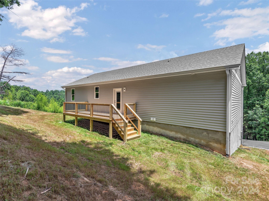 91 Smokey Quartz Ln Flat Rock, NC 28731