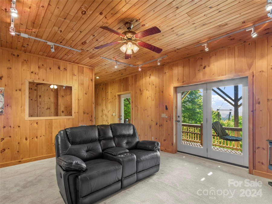 894 Mckinney Gap Dr Mars Hill, NC 28754