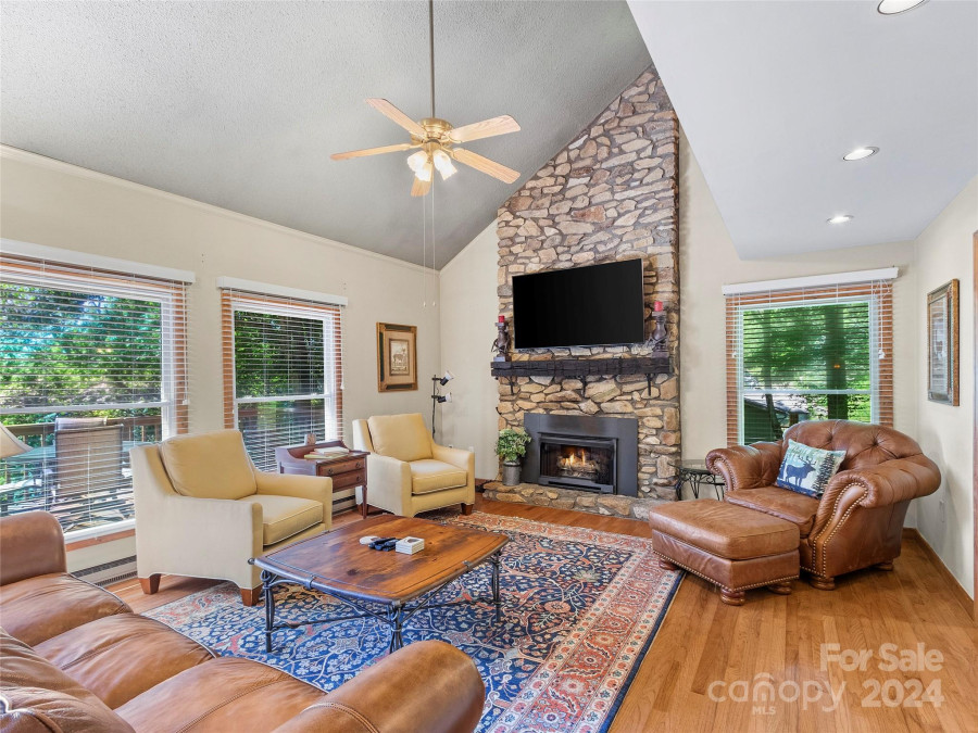 894 Mckinney Gap Dr Mars Hill, NC 28754