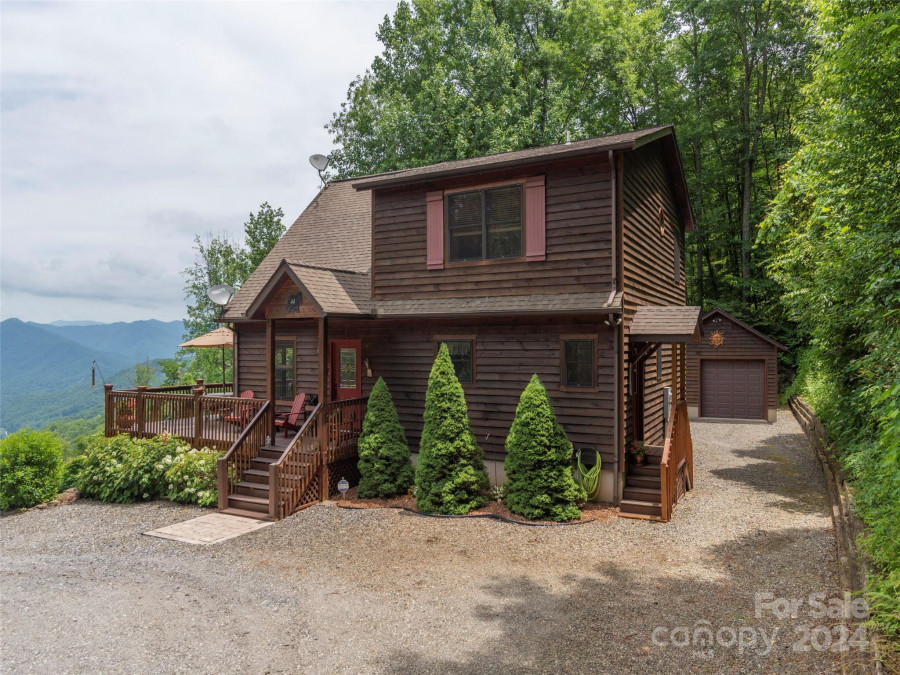 44 Black Bear Ln Whittier, NC 28789