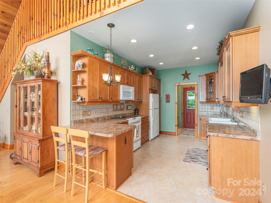 44 Black Bear Ln Whittier, NC 28789