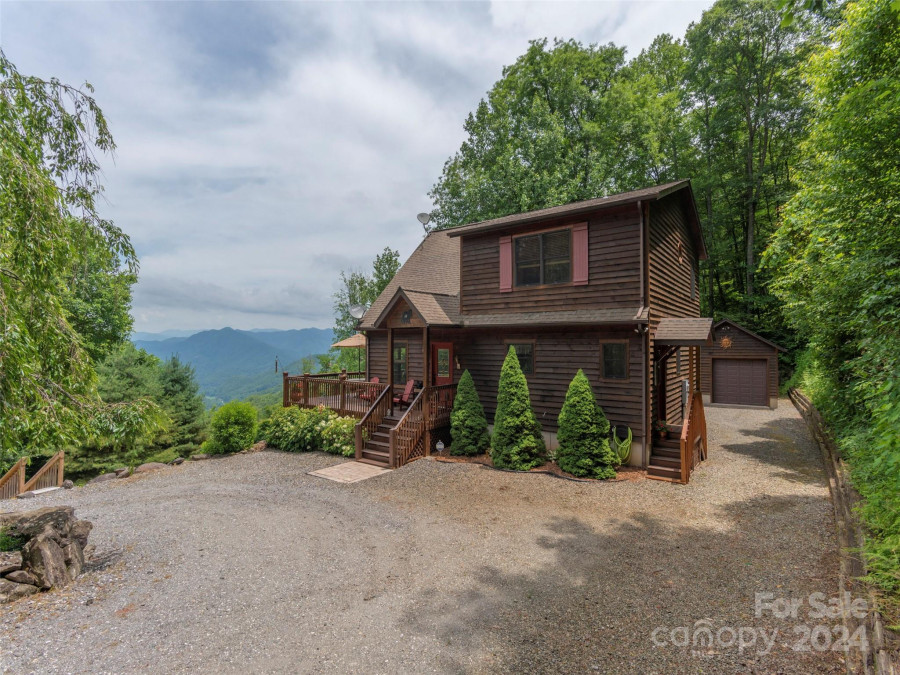 44 Black Bear Ln Whittier, NC 28789