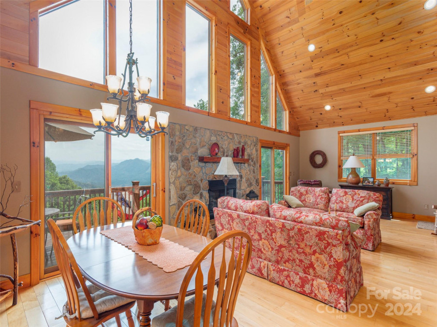 44 Black Bear Ln Whittier, NC 28789