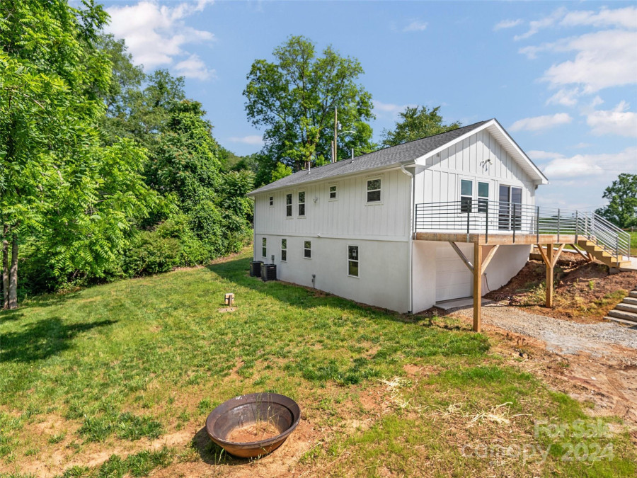 61 Bear Creek Rd Asheville, NC 28806