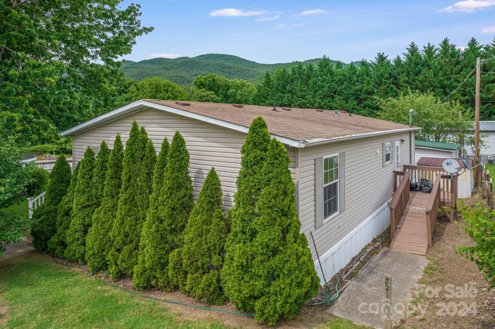 32 A Ave Hot Springs, NC 28743