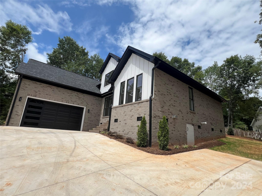 4060 Steve Ikerd Dr Hickory, NC 28601