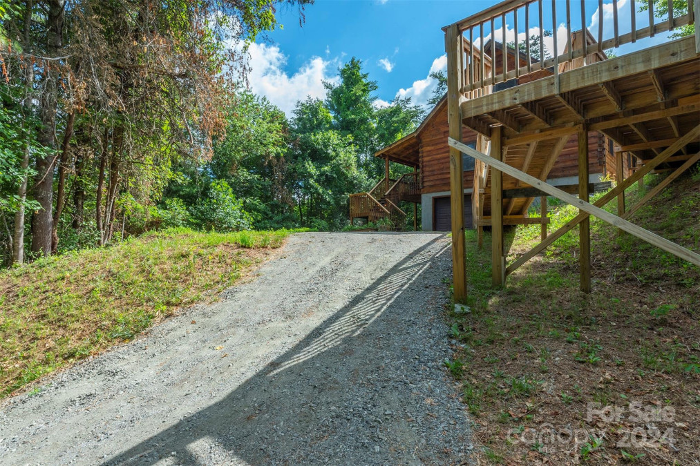 42 Jupiter Hts Weaverville, NC 28787