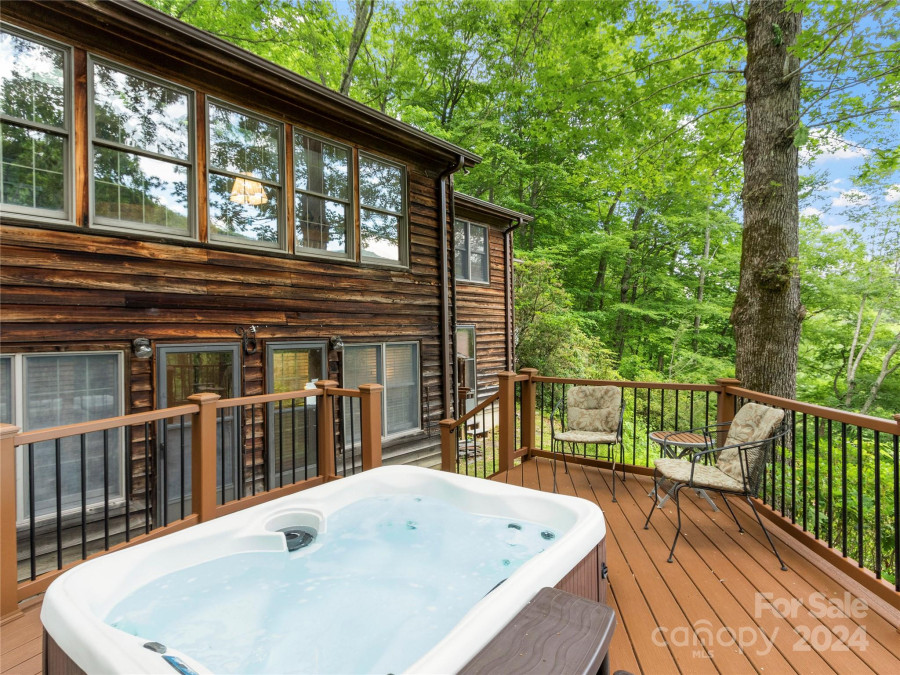 441 Winterstar Loop Burnsville, NC 28714