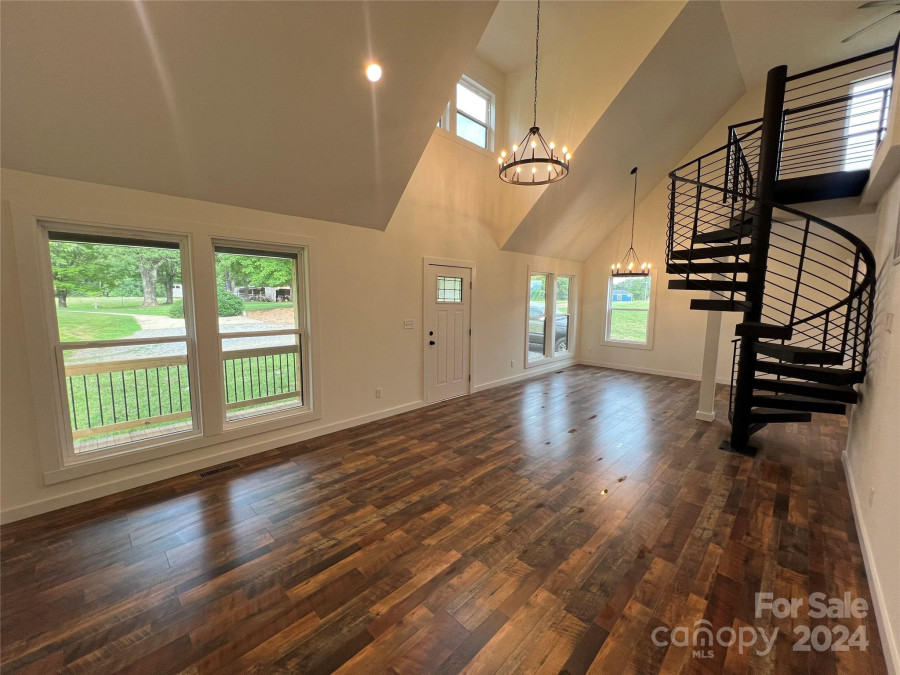 8 Rocking Chair Ln Leicester, NC 28748