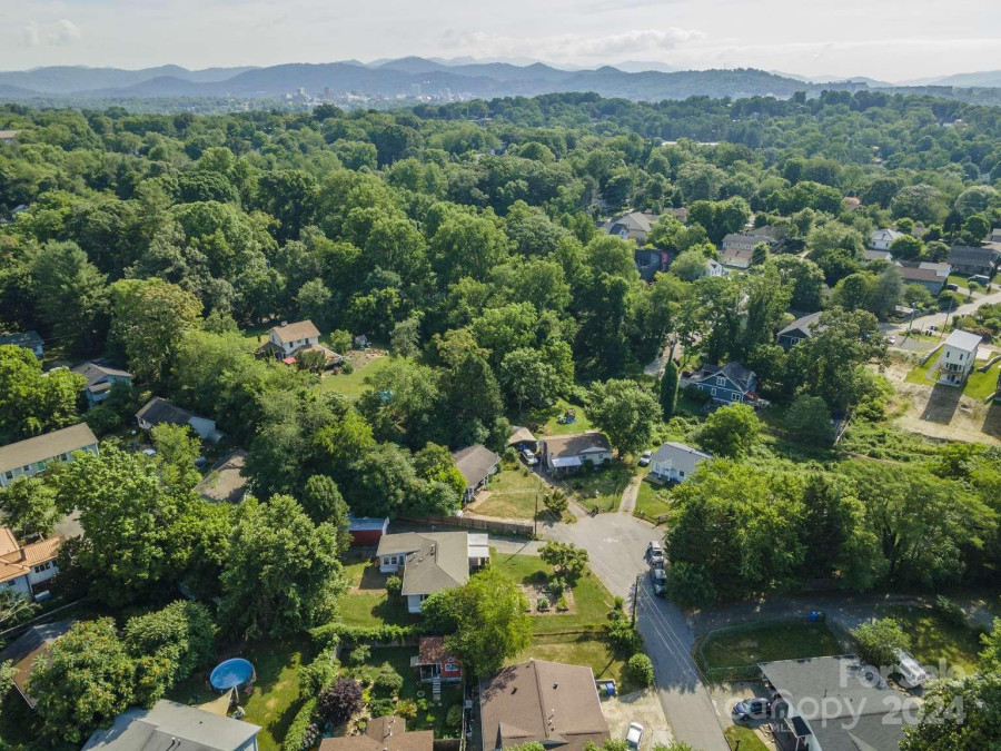 6 Eva Cir Asheville, NC 28806