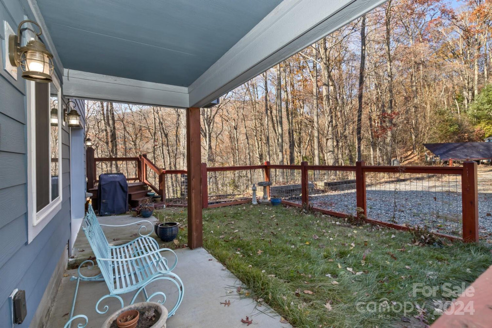 1818 Roaring Fork Rd Hot Springs, NC 28743