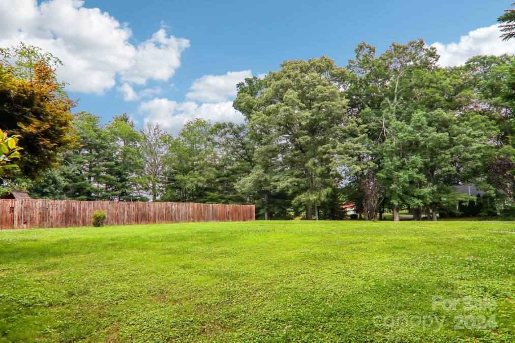 33 Warlick Rd Mills River, NC 28759