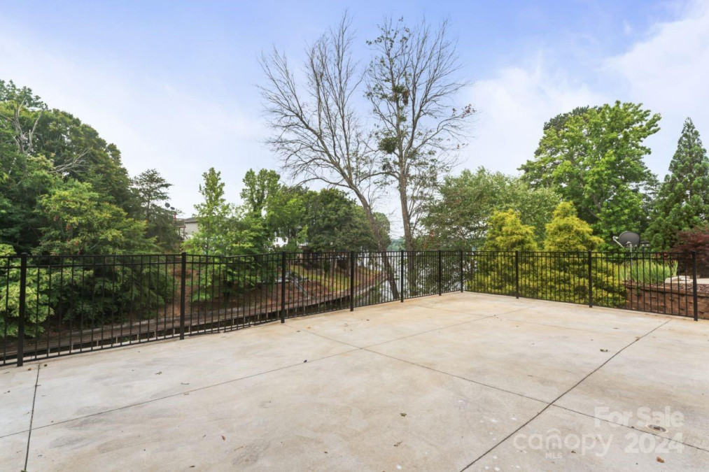 153 Badin Lake Cir New London, NC 28127