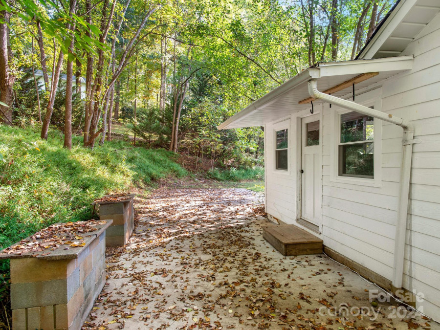 42 Maple Springs Rd Asheville, NC 28805